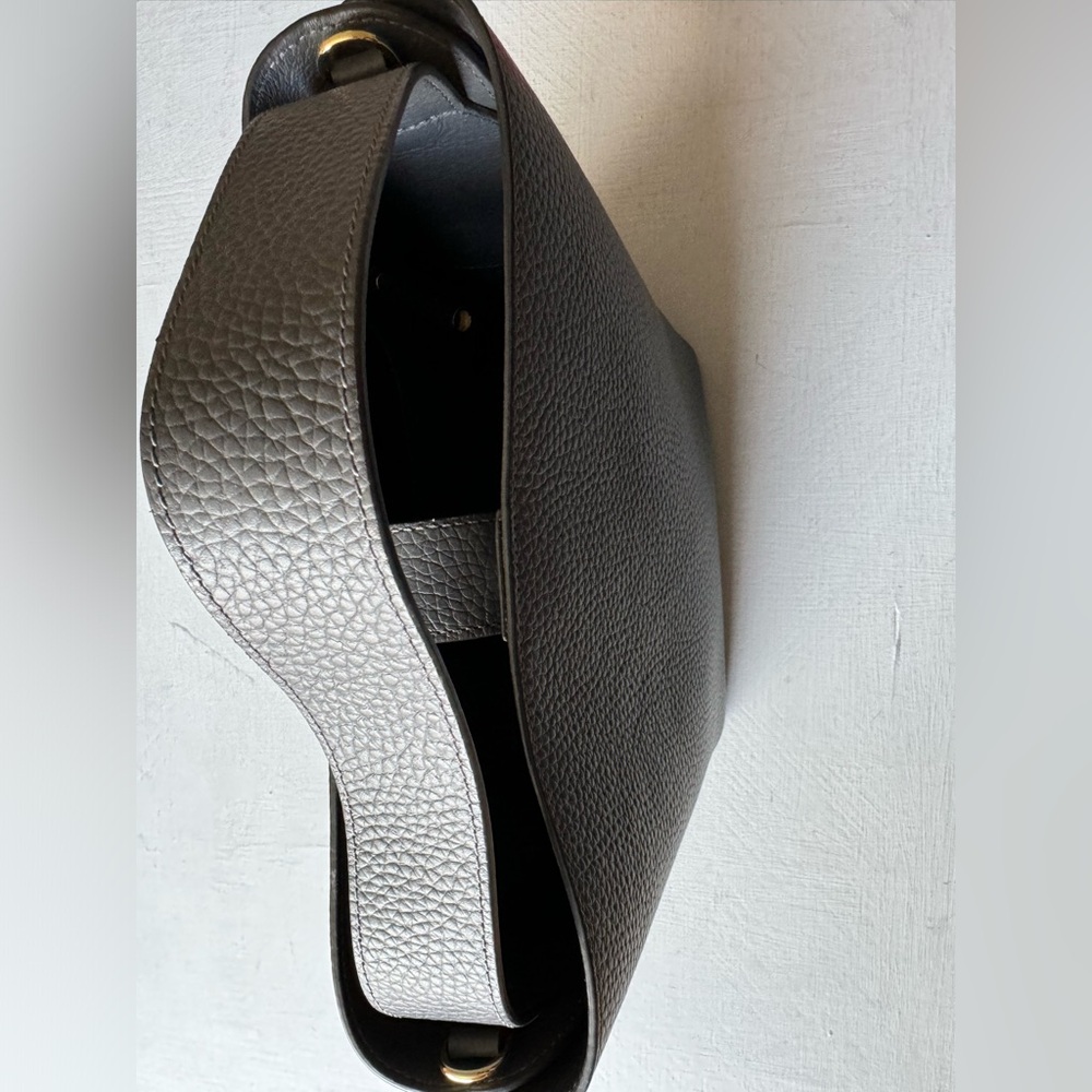 Cuyana Linea Bucket Bag in Charcoal Pebbled Leather - Picture 7 of 13